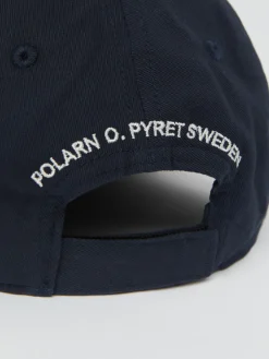 Keps med P-applikation enfärgad
