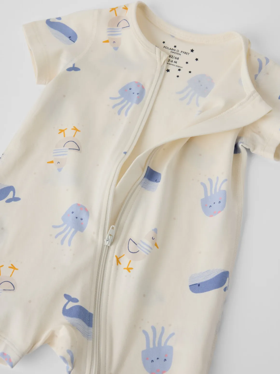 Kortärmad pyjamasoverall fiskar