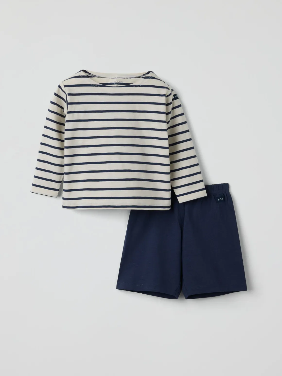 Set med tröja och shorts